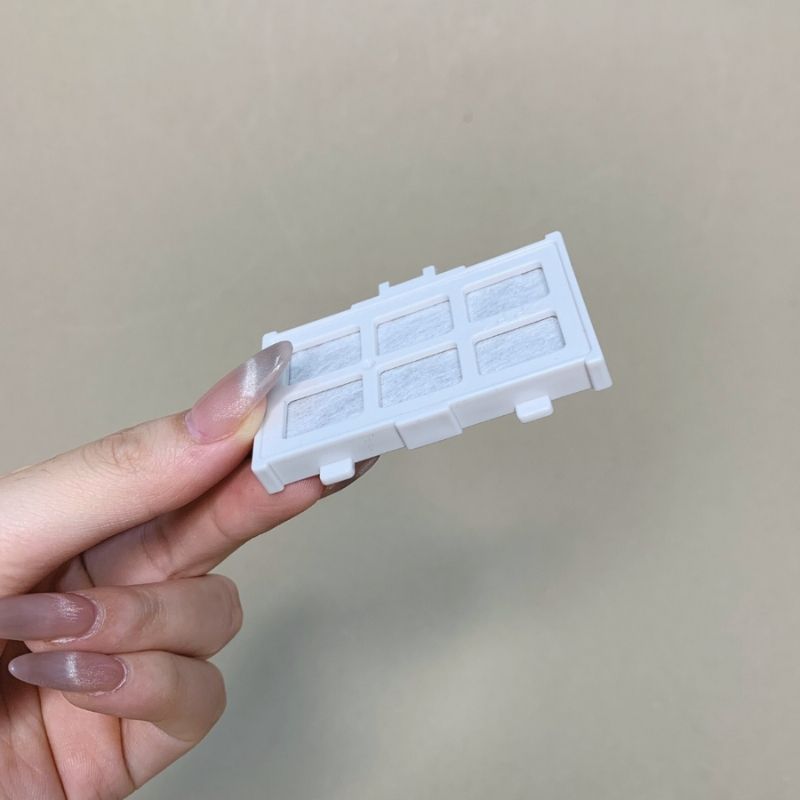 Thay bộ lọc nước làm đá tủ lạnh Hitachi