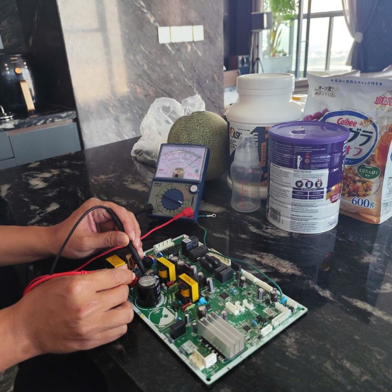 Thay Main Tủ Lạnh Hitachi