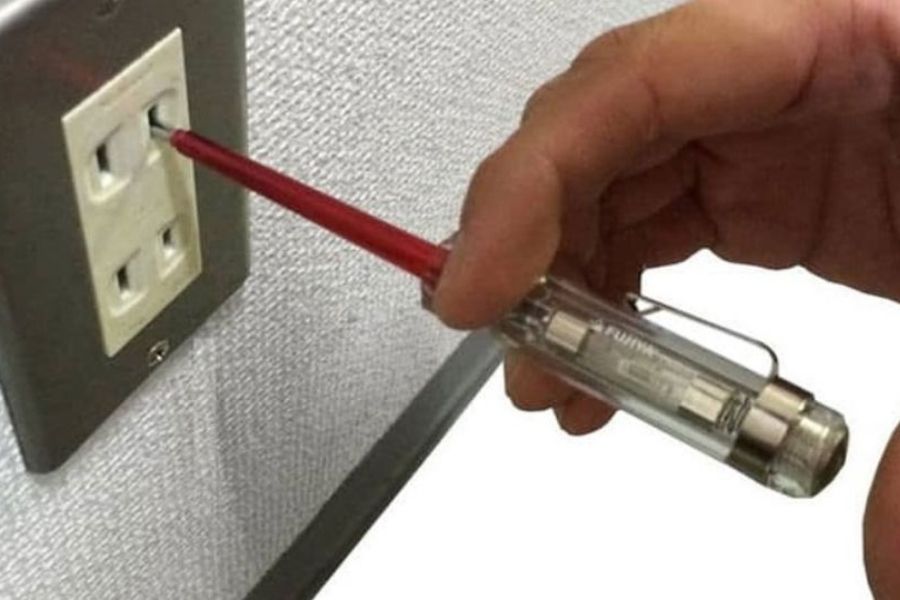 Tủ lạnh Hitachi mất nguồn: 6 nguyên nhân và cách khắc phục 