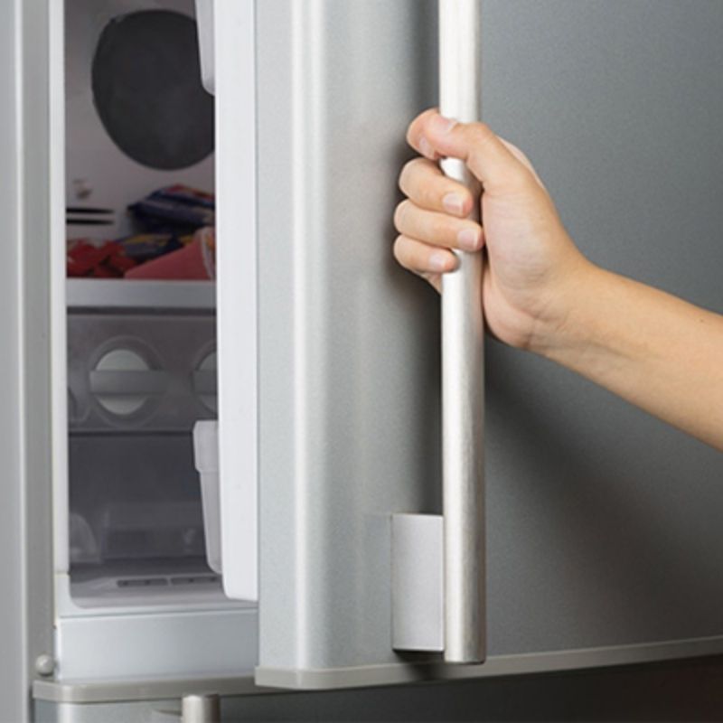Thay tay nắm cửa tủ lạnh Hitachi